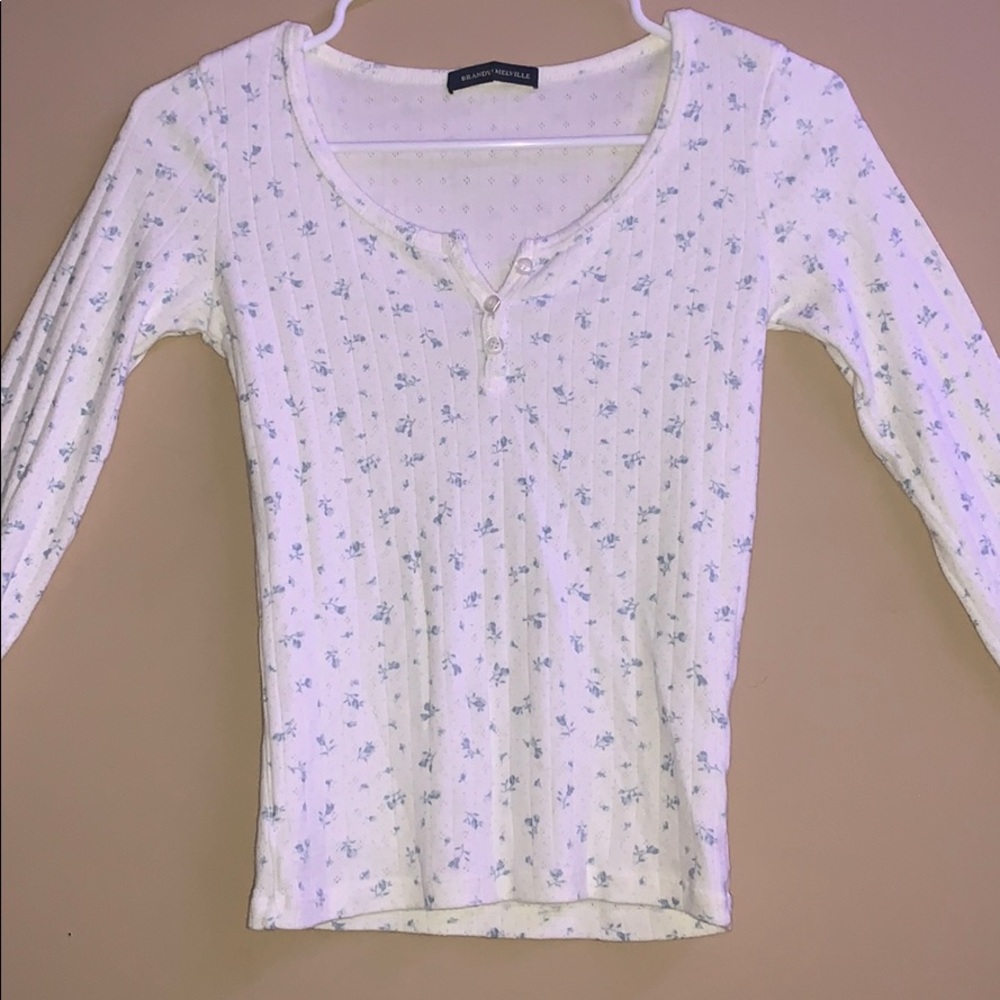 white and blue brandy melville zelly top💗